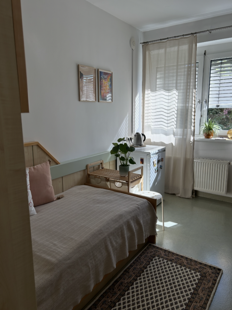 Kleines Studentenzimmer gemütlich einrichten mit Lichtplanung